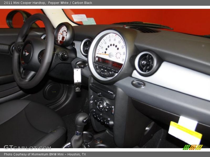 Pepper White / Carbon Black 2011 Mini Cooper Hardtop