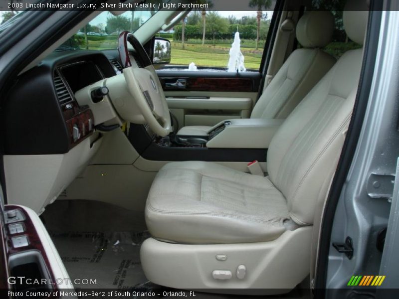 Silver Birch Metallic / Light Parchment 2003 Lincoln Navigator Luxury