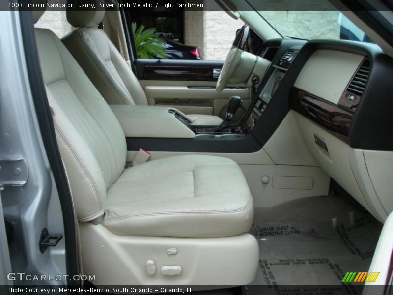 Silver Birch Metallic / Light Parchment 2003 Lincoln Navigator Luxury