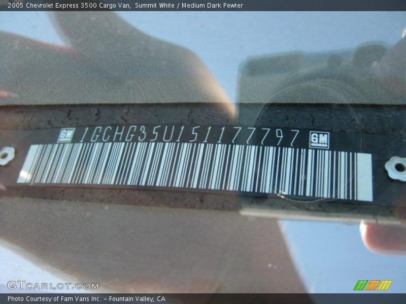 Summit White / Medium Dark Pewter 2005 Chevrolet Express 3500 Cargo Van