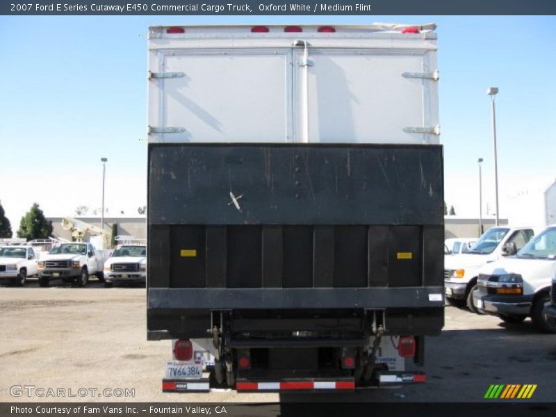 Oxford White / Medium Flint 2007 Ford E Series Cutaway E450 Commercial Cargo Truck