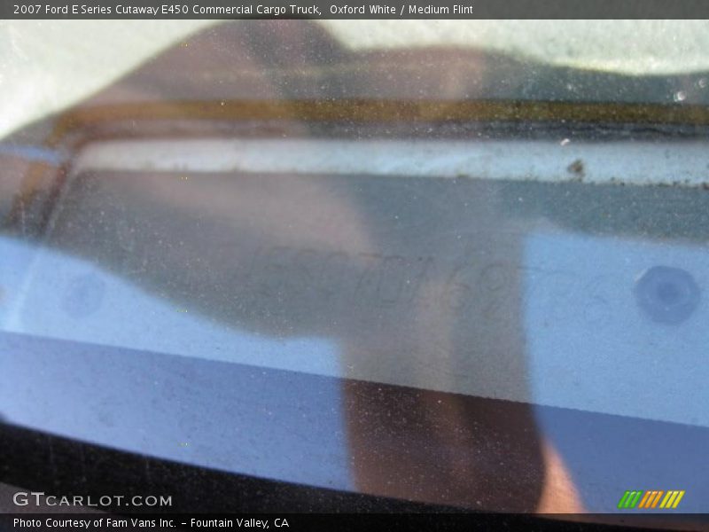 Oxford White / Medium Flint 2007 Ford E Series Cutaway E450 Commercial Cargo Truck