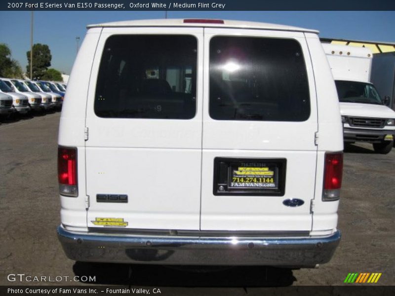 Oxford White / Medium Flint Grey 2007 Ford E Series Van E150 Passenger