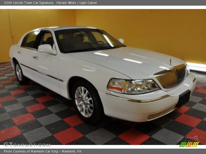 Vibrant White / Light Camel 2006 Lincoln Town Car Signature