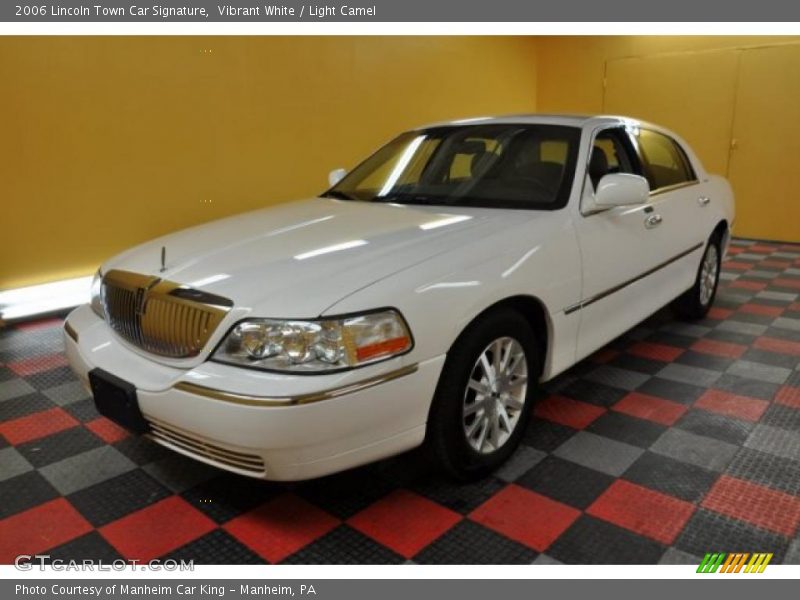 Vibrant White / Light Camel 2006 Lincoln Town Car Signature