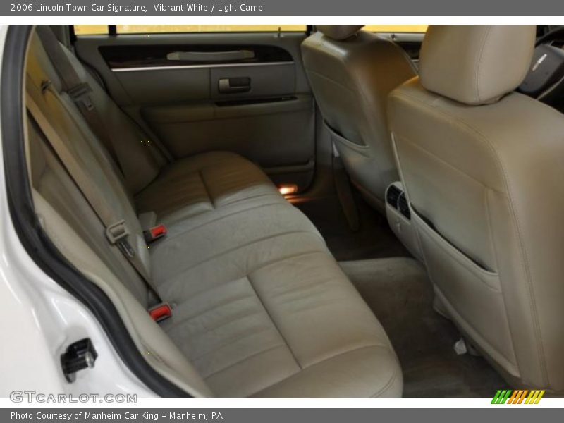 Vibrant White / Light Camel 2006 Lincoln Town Car Signature