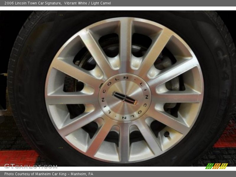 Vibrant White / Light Camel 2006 Lincoln Town Car Signature