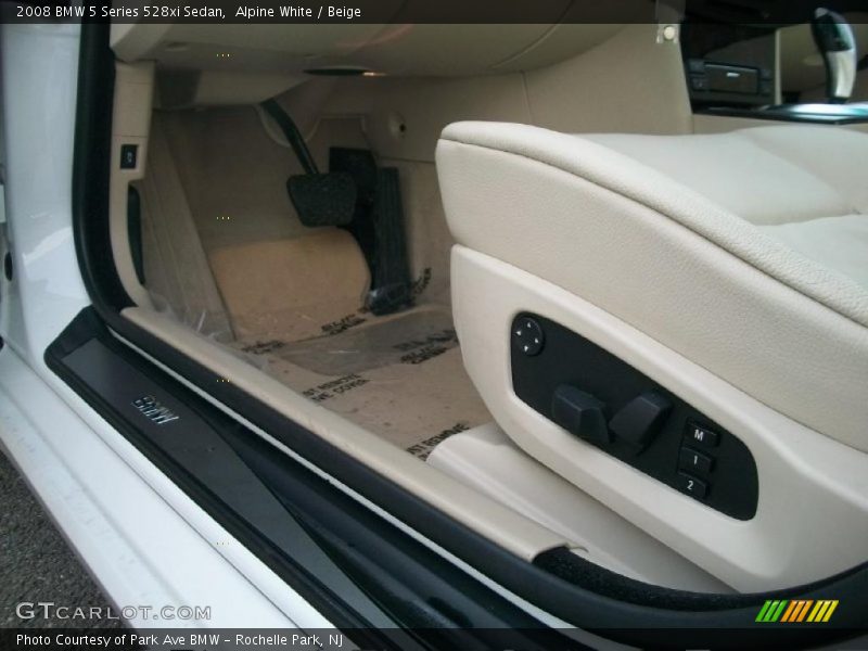 Alpine White / Beige 2008 BMW 5 Series 528xi Sedan
