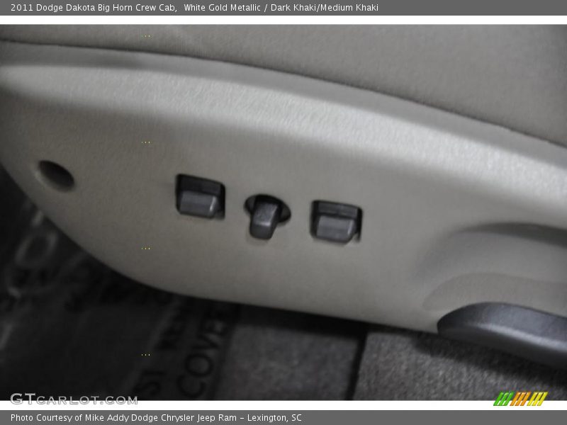 White Gold Metallic / Dark Khaki/Medium Khaki 2011 Dodge Dakota Big Horn Crew Cab
