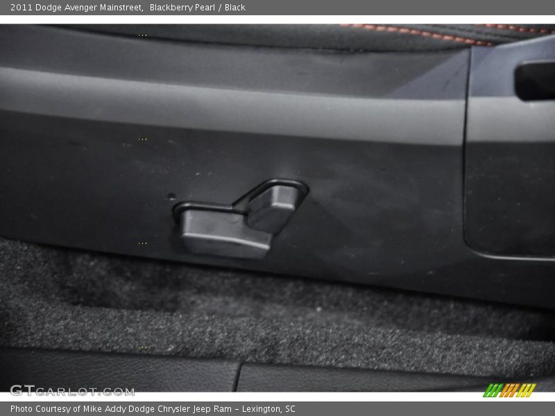 Blackberry Pearl / Black 2011 Dodge Avenger Mainstreet