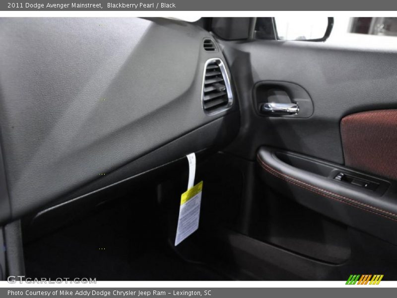 Blackberry Pearl / Black 2011 Dodge Avenger Mainstreet