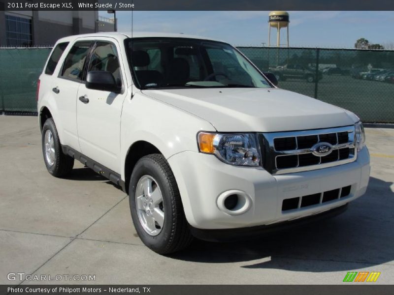 Front 3/4 View of 2011 Escape XLS