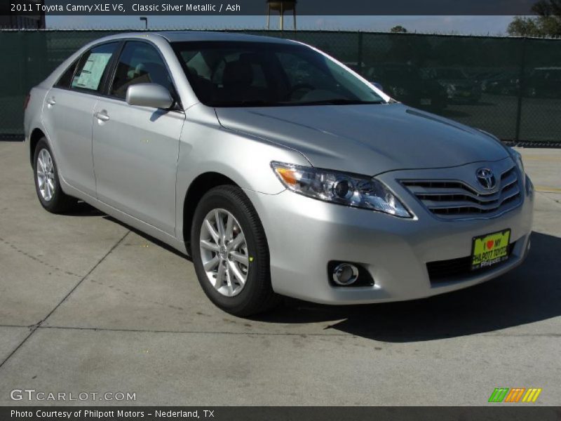 Front 3/4 View of 2011 Camry XLE V6
