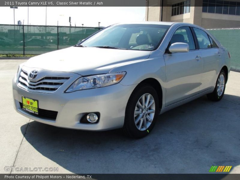 Front 3/4 View of 2011 Camry XLE V6