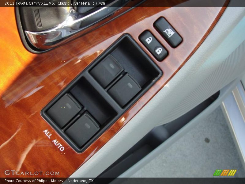 Controls of 2011 Camry XLE V6