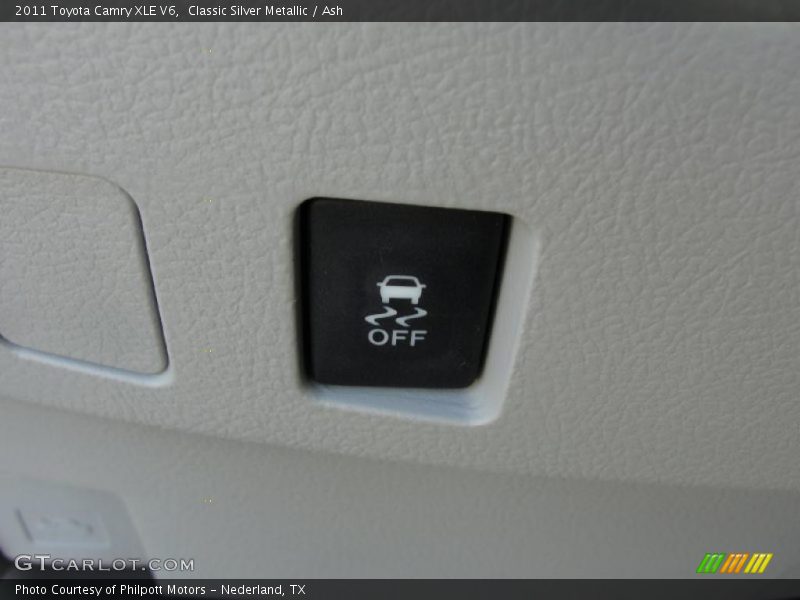 Classic Silver Metallic / Ash 2011 Toyota Camry XLE V6