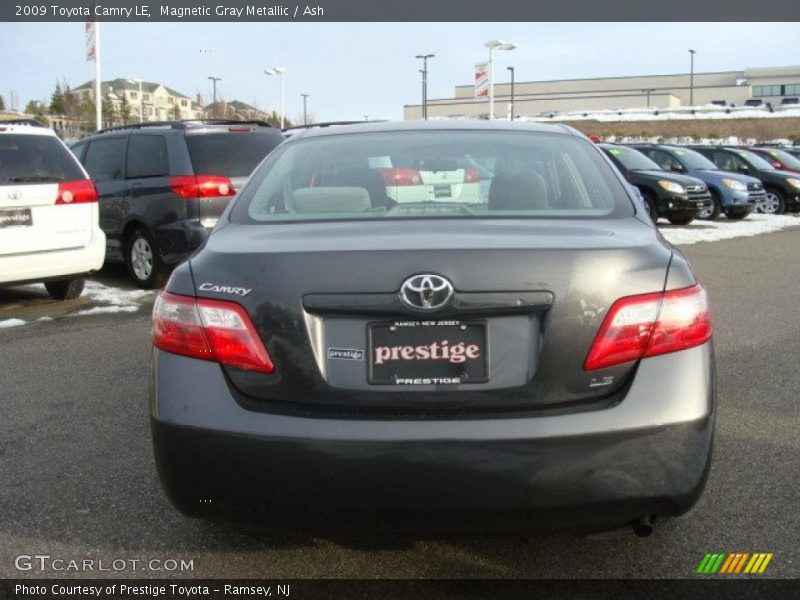 Magnetic Gray Metallic / Ash 2009 Toyota Camry LE