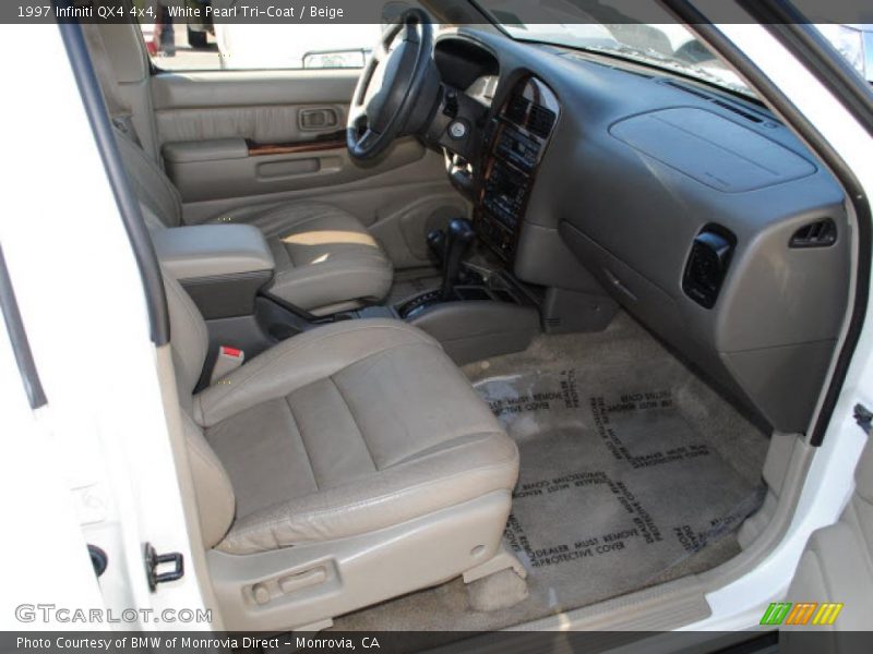 White Pearl Tri-Coat / Beige 1997 Infiniti QX4 4x4