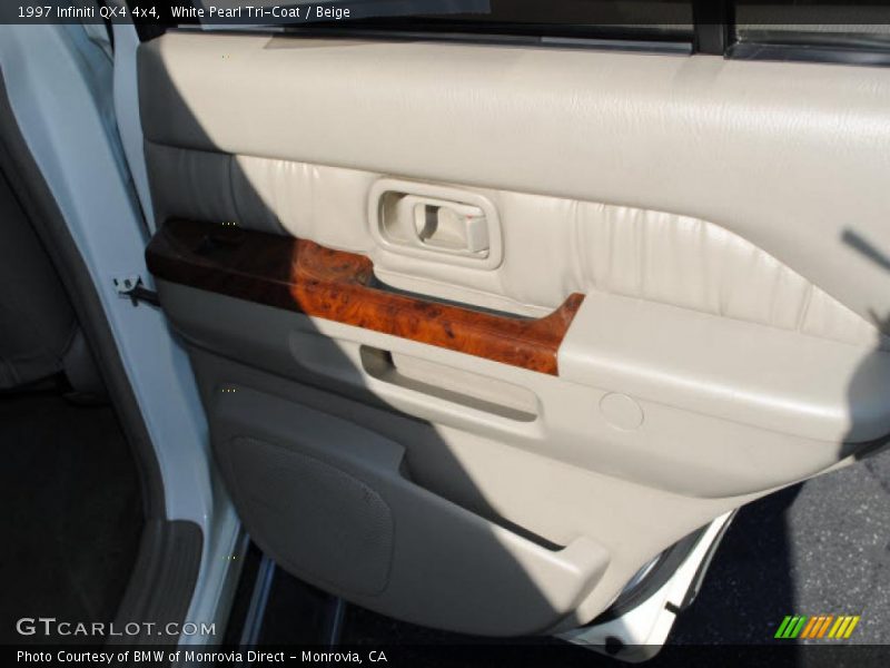 White Pearl Tri-Coat / Beige 1997 Infiniti QX4 4x4