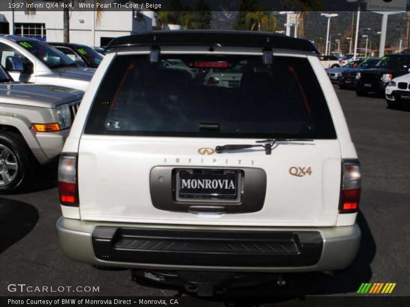 White Pearl Tri-Coat / Beige 1997 Infiniti QX4 4x4