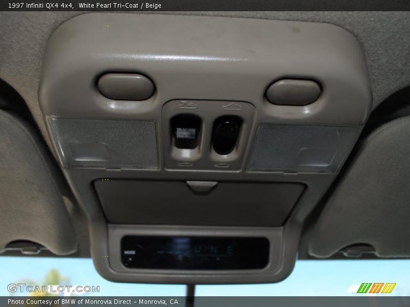 White Pearl Tri-Coat / Beige 1997 Infiniti QX4 4x4