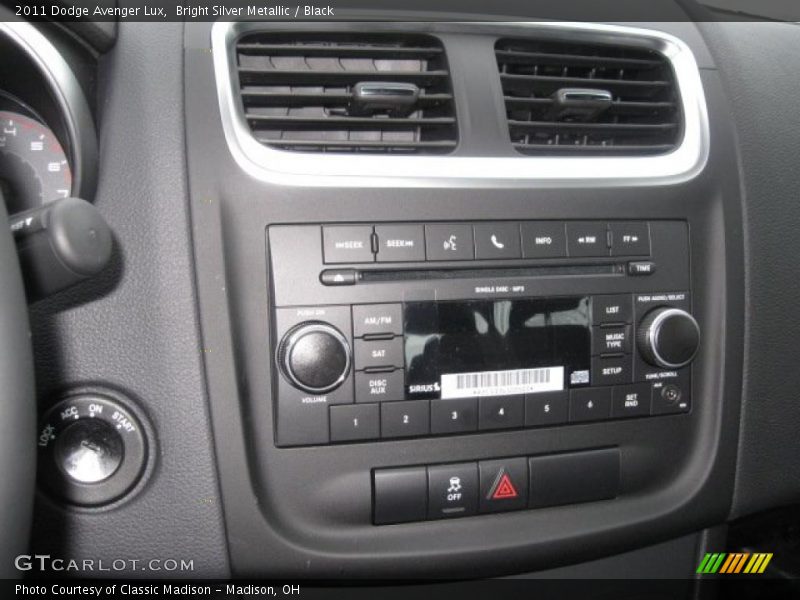 Bright Silver Metallic / Black 2011 Dodge Avenger Lux