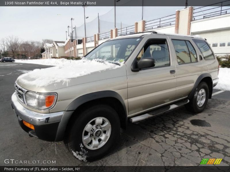 Beige Metallic / Blond 1998 Nissan Pathfinder XE 4x4