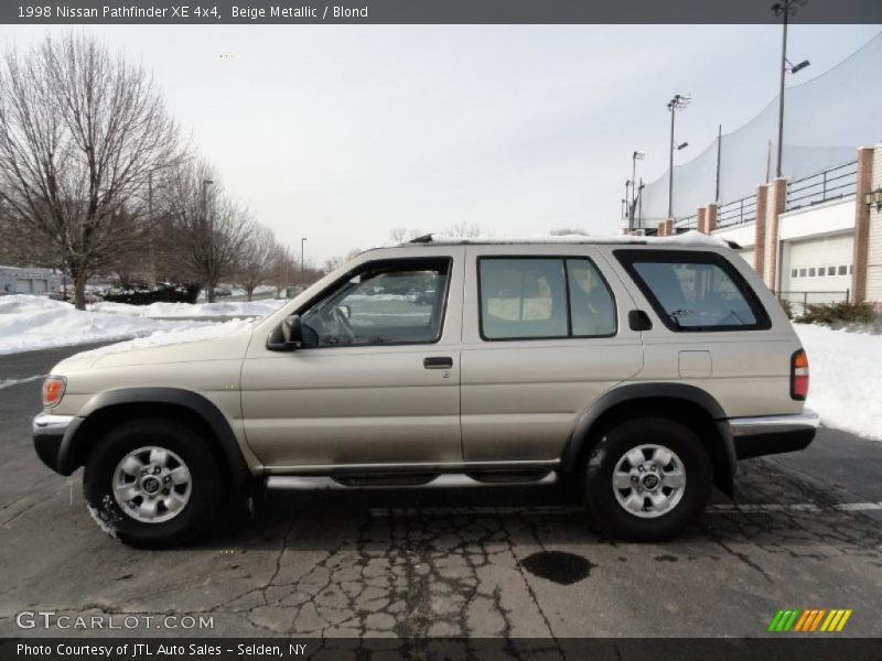 Beige Metallic / Blond 1998 Nissan Pathfinder XE 4x4