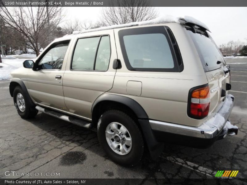 Beige Metallic / Blond 1998 Nissan Pathfinder XE 4x4