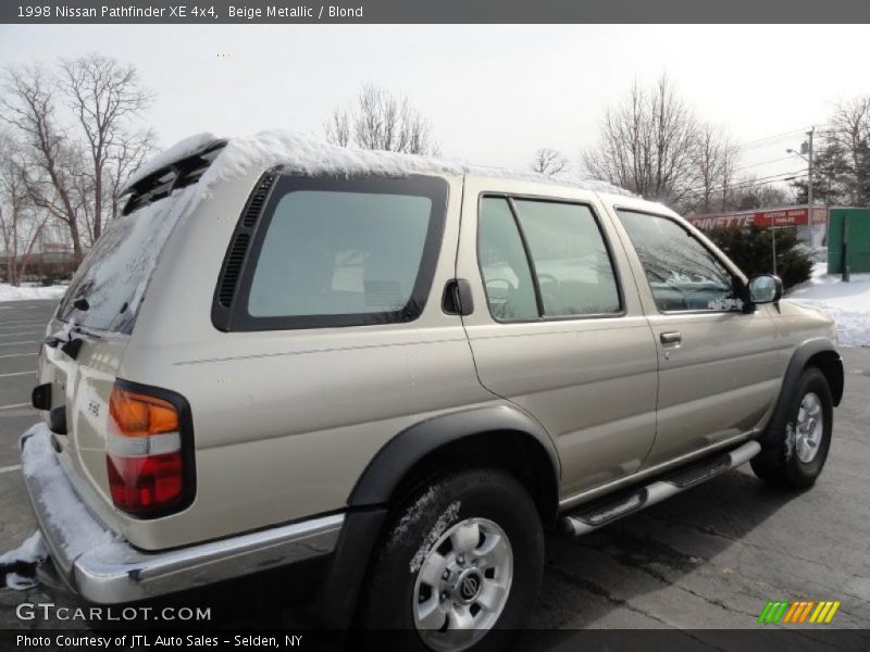 Beige Metallic / Blond 1998 Nissan Pathfinder XE 4x4