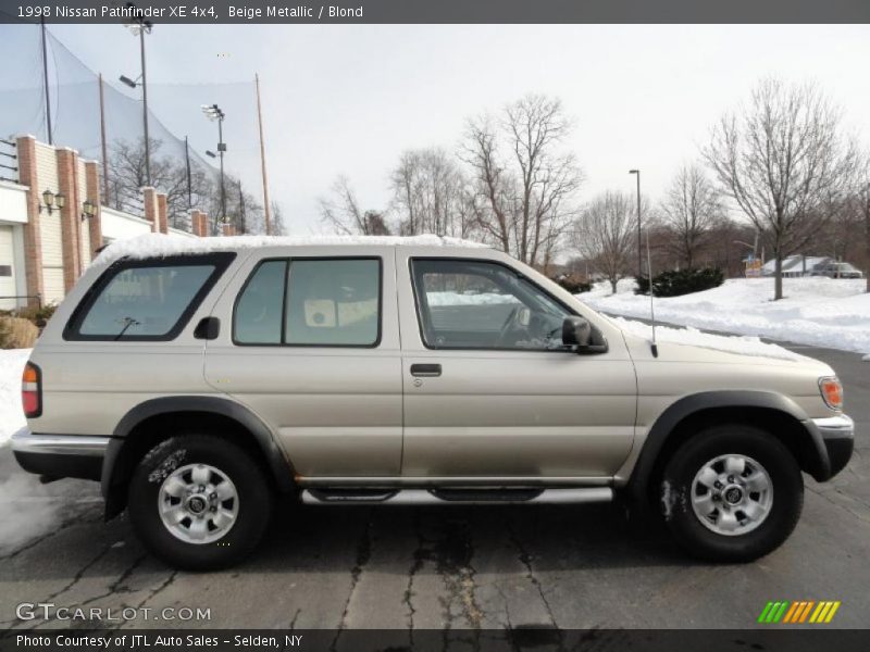 Beige Metallic / Blond 1998 Nissan Pathfinder XE 4x4