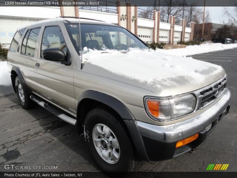 Beige Metallic / Blond 1998 Nissan Pathfinder XE 4x4