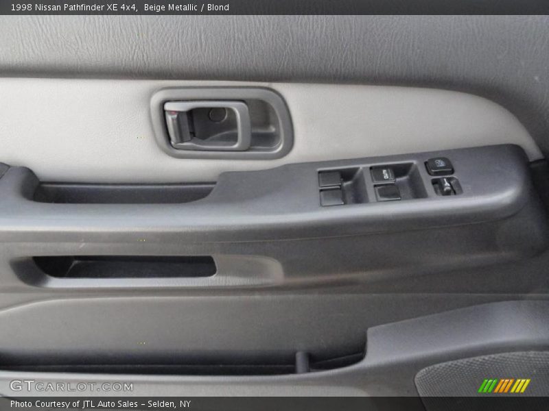 Beige Metallic / Blond 1998 Nissan Pathfinder XE 4x4