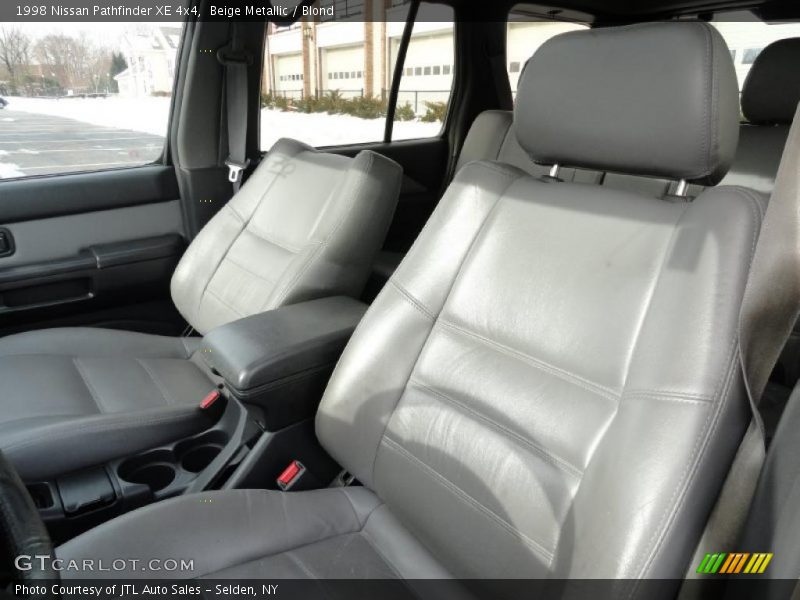 Beige Metallic / Blond 1998 Nissan Pathfinder XE 4x4