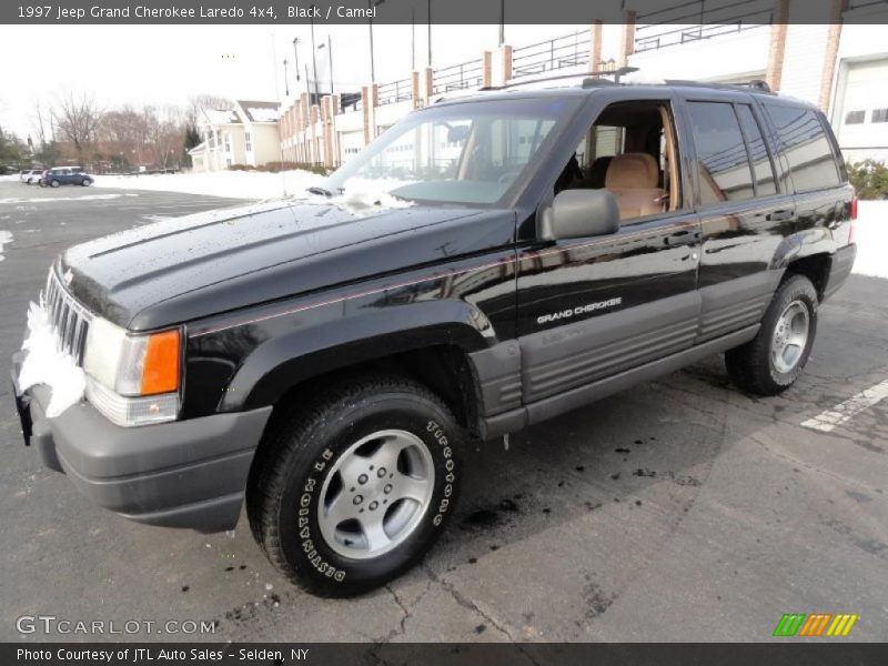 Front 3/4 View of 1997 Grand Cherokee Laredo 4x4