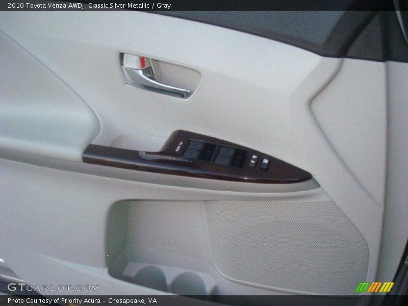 Classic Silver Metallic / Gray 2010 Toyota Venza AWD