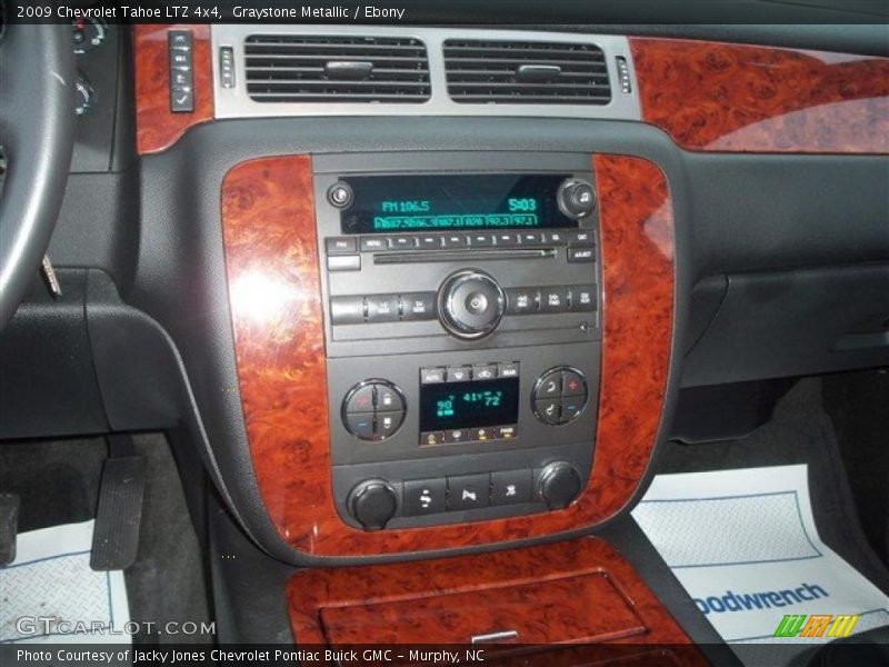 Controls of 2009 Tahoe LTZ 4x4