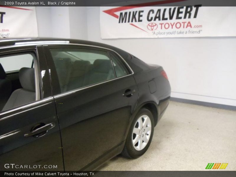 Black / Graphite 2009 Toyota Avalon XL