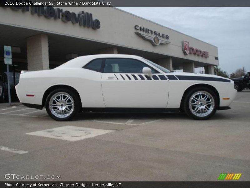 Stone White / Dark Slate Gray 2010 Dodge Challenger SE