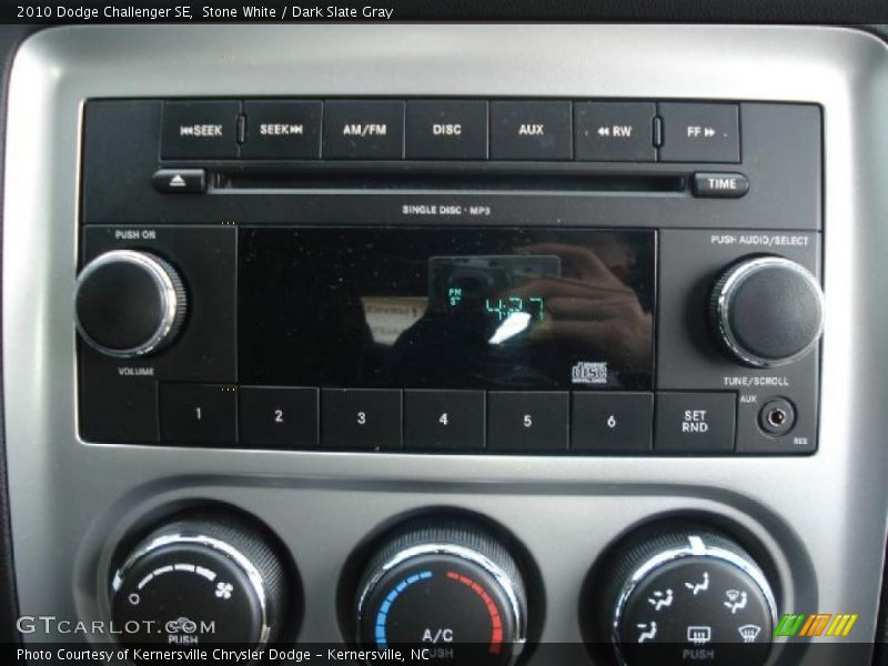 Stone White / Dark Slate Gray 2010 Dodge Challenger SE