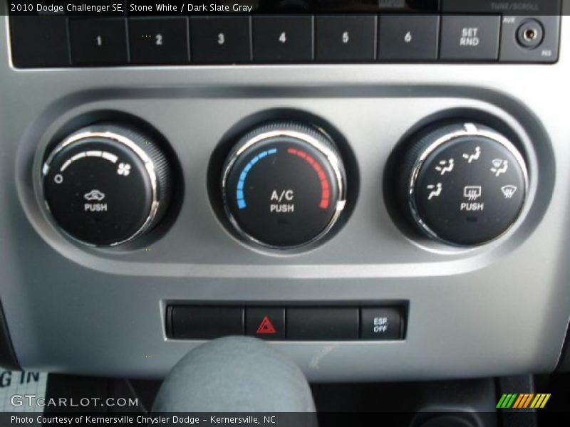 Stone White / Dark Slate Gray 2010 Dodge Challenger SE