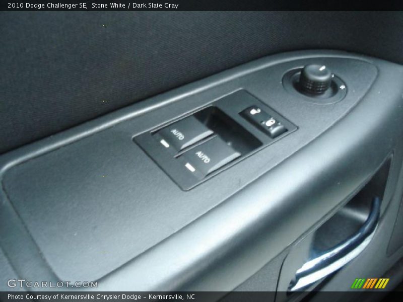 Stone White / Dark Slate Gray 2010 Dodge Challenger SE