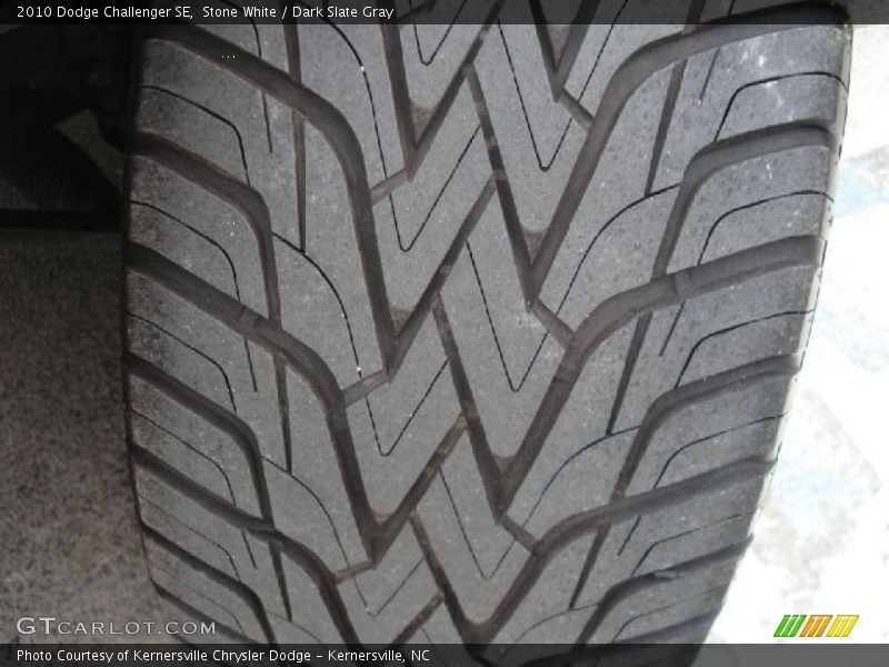 Stone White / Dark Slate Gray 2010 Dodge Challenger SE