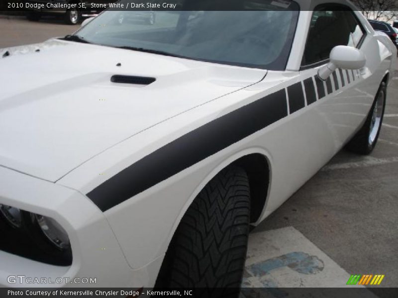 Stone White / Dark Slate Gray 2010 Dodge Challenger SE