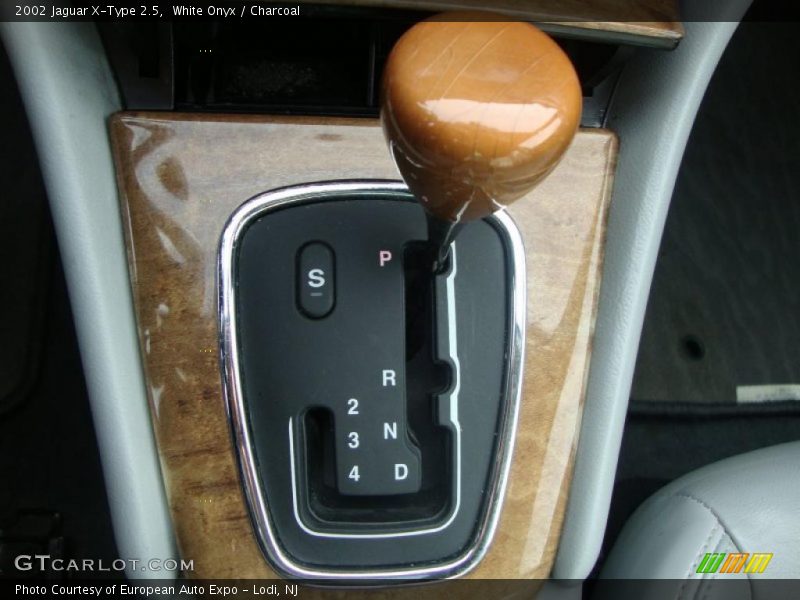 White Onyx / Charcoal 2002 Jaguar X-Type 2.5