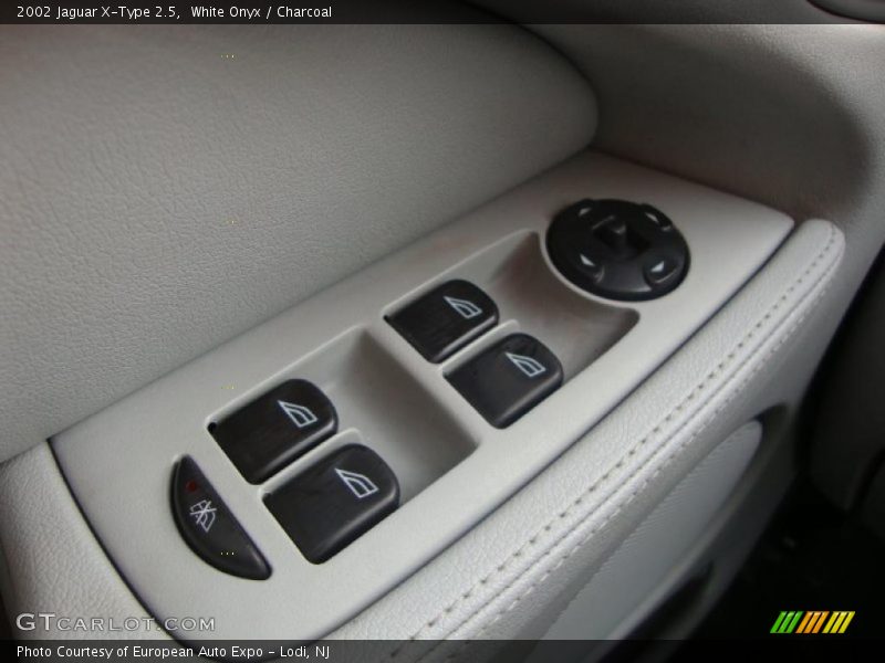 White Onyx / Charcoal 2002 Jaguar X-Type 2.5