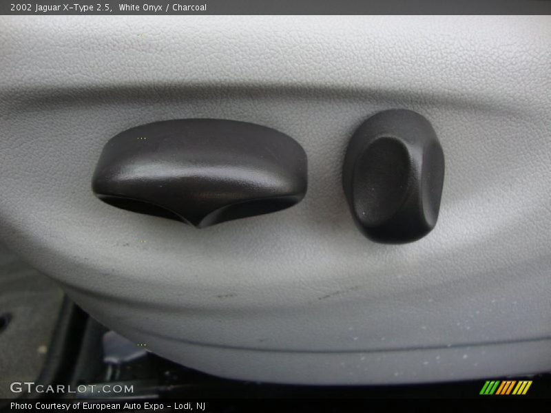 White Onyx / Charcoal 2002 Jaguar X-Type 2.5