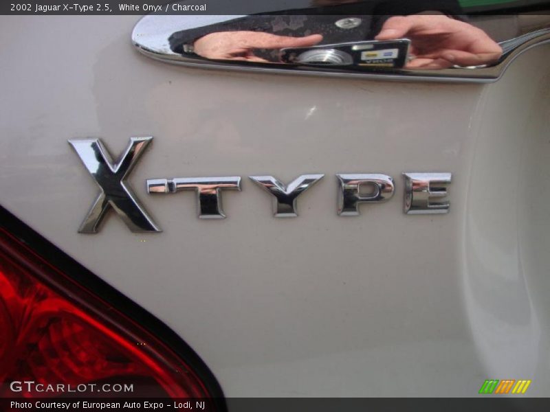 White Onyx / Charcoal 2002 Jaguar X-Type 2.5