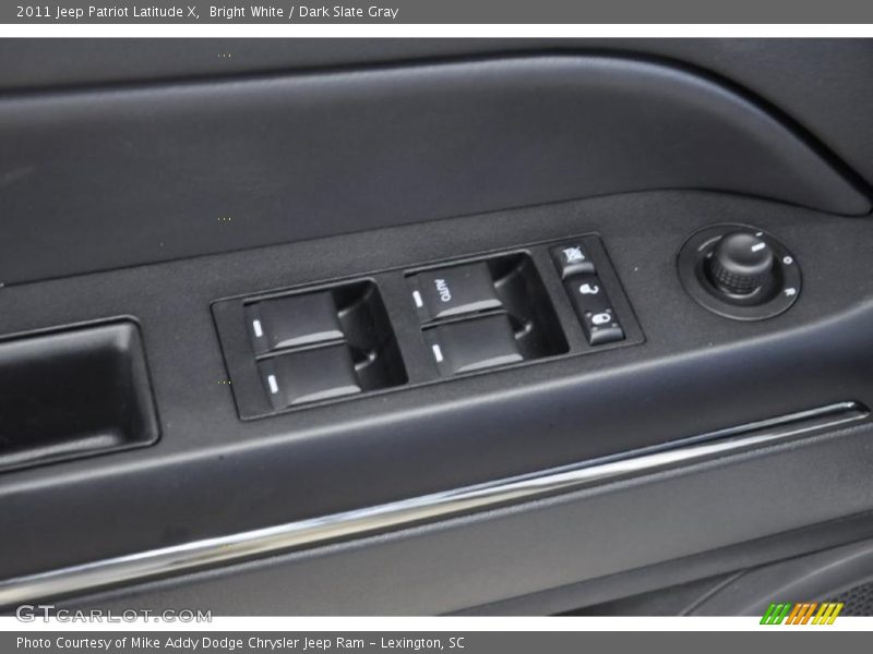 Bright White / Dark Slate Gray 2011 Jeep Patriot Latitude X