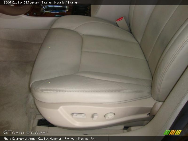 Titanium Metallic / Titanium 2006 Cadillac DTS Luxury